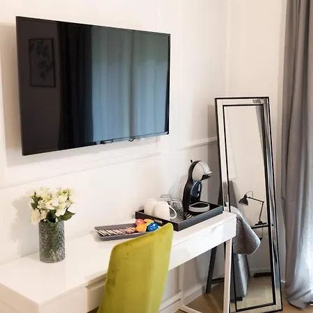 Luxury With Balcony 4* 자다르