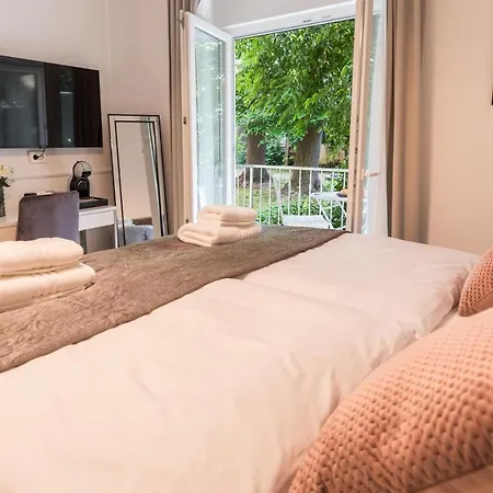 Luxury With Balcony 4* 자다르