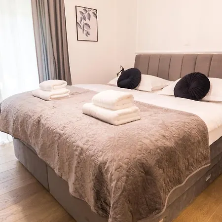 B&B Luxury With Balcony 자다르