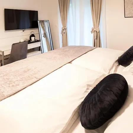 krevet i doručak Luxury With Balcony