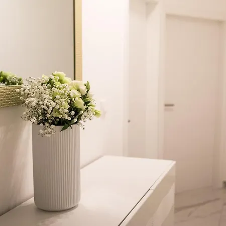 Luxury With Balcony 자다르