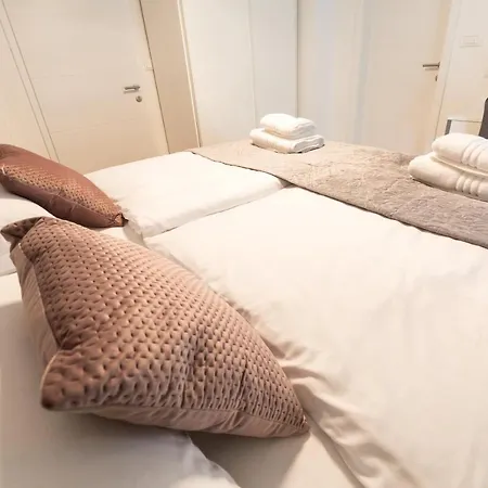 Luxury With Balcony 4*