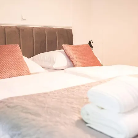 Luxury With Balcony B&B 자다르