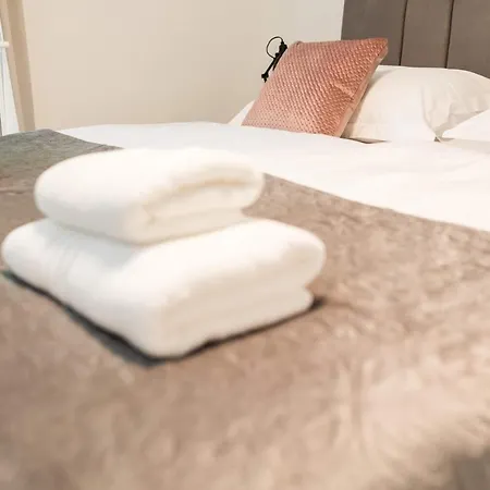 Luxury With Balcony 4*