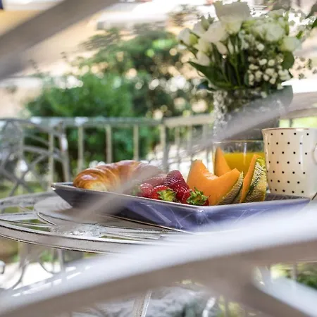 Luxury With Balcony 4* 자다르