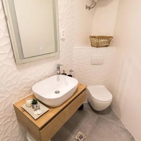 B&B Luxury With Balcony 자다르