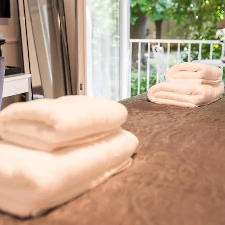 krevet i doručak Luxury With Balcony