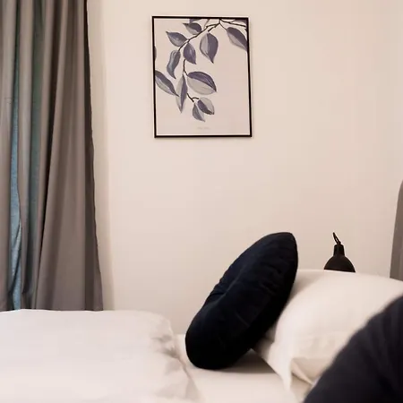Luxury With Balcony 4* 자다르