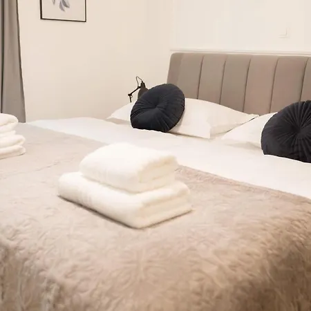 Luxury With Balcony B&B 자다르