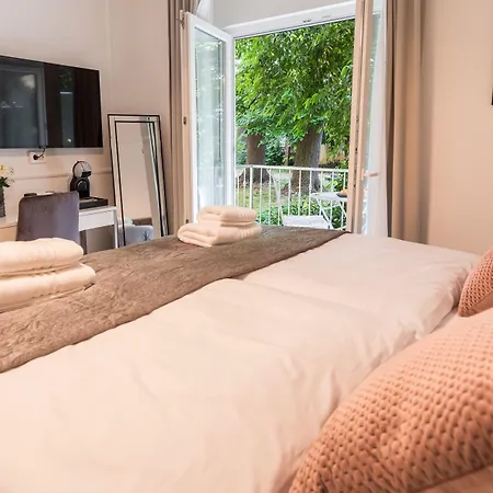 Luxury With Balcony krevet i doručak