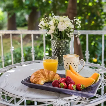 Luxury With Balcony krevet i doručak 4*