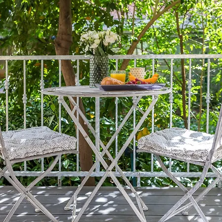 Luxury With Balcony Bed & Breakfast 4*