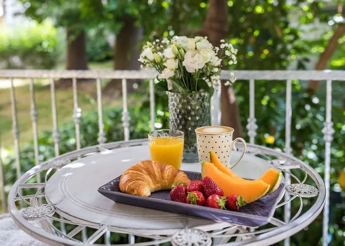 Luxury With Balcony Bed & Breakfast 4*