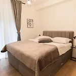 Luxury With Balcony Ζαντάρ