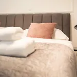 Luxury With Balcony Ζαντάρ