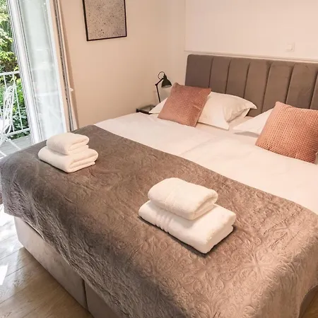Luxury With Balcony Ζαντάρ