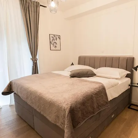 Luxury With Balcony Ζαντάρ
