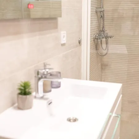 Luxury With Balcony זאדאר