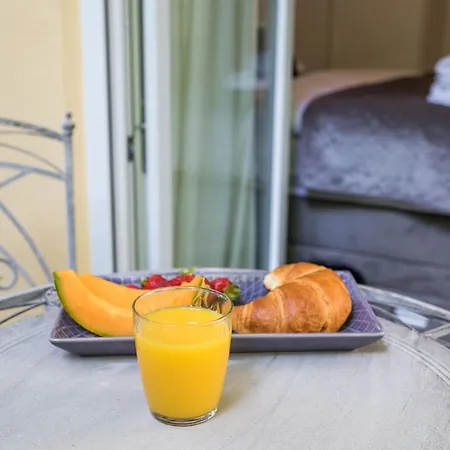 Luxury With Balcony Bed and Breakfast 4*