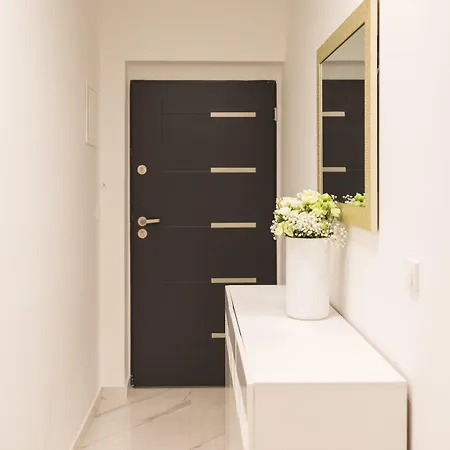 Luxury With Balcony לינה וארוחת בוקר 4*