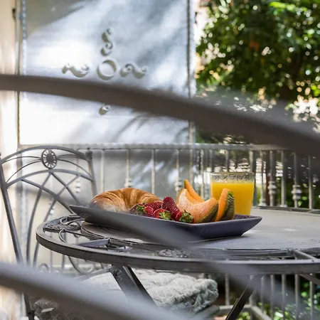 Luxury With Balcony לינה וארוחת בוקר 4*