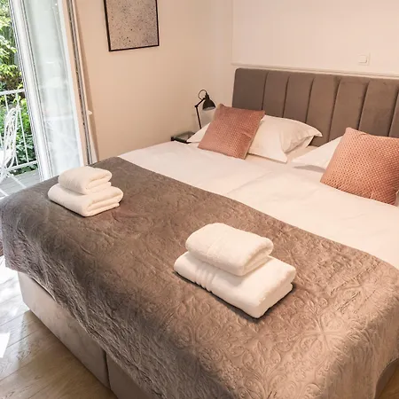 Luxury With Balcony Ζαντάρ