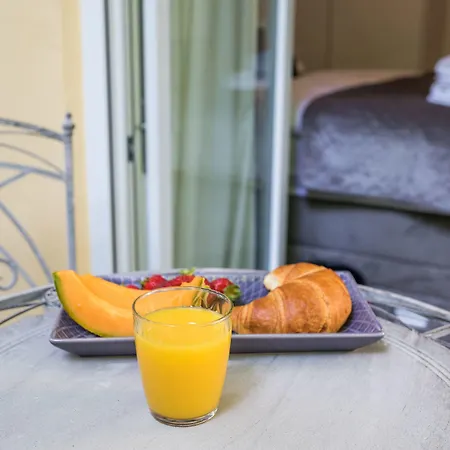 Bed and Breakfast Luxury With Balcony 4*
