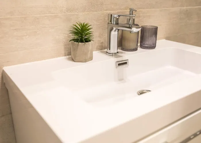 Luxury With Balcony Oda ve Kahvaltı 4*