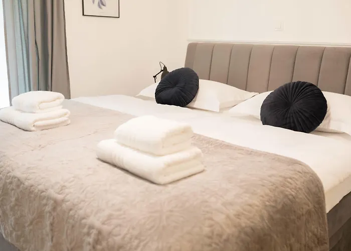 Luxury With Balcony 4*